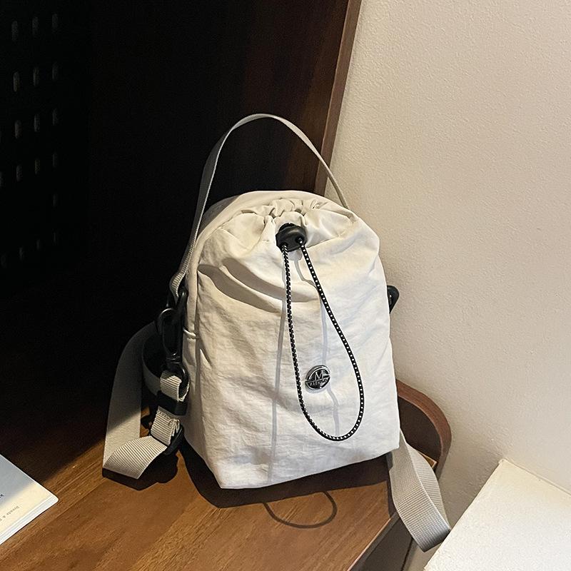 

Kettle bag waterproof casual shoulder bag women s tide brand versatile mobile phone bag fitness walking messenger bag water cup cloth bag men серый