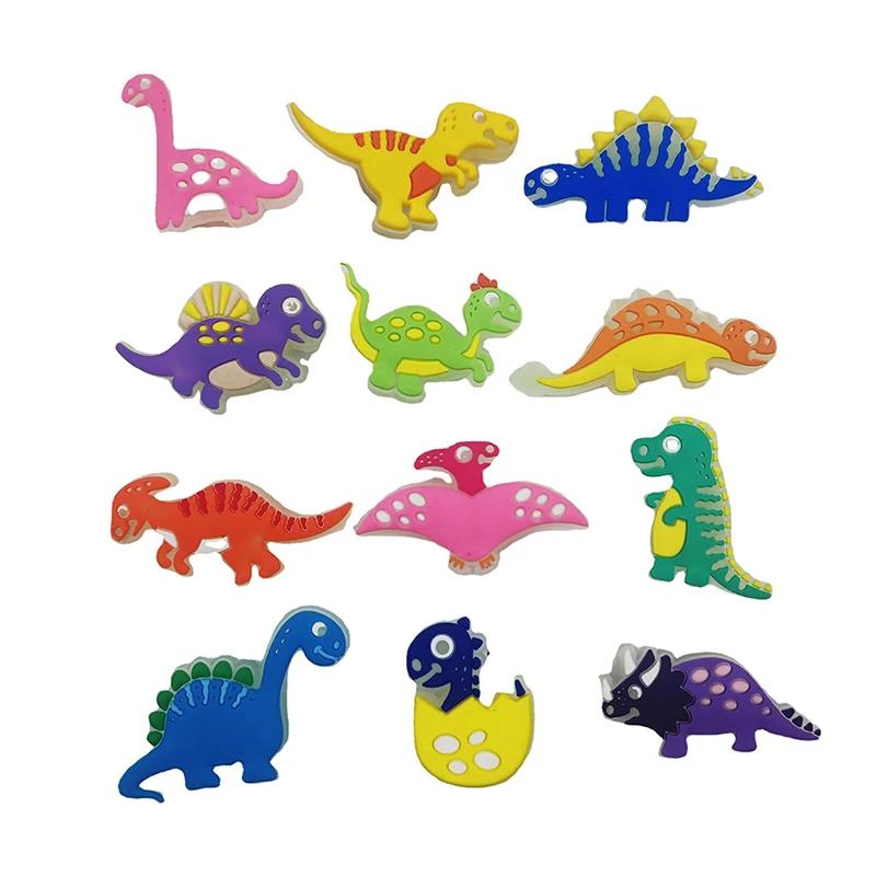 12 Stück Leuchtende Dinosaurier Schuhanhänger PVC Neuheit Dekoration Schuh Mädchen Jungen X-Mas Party Geschenke Schuhzubehör