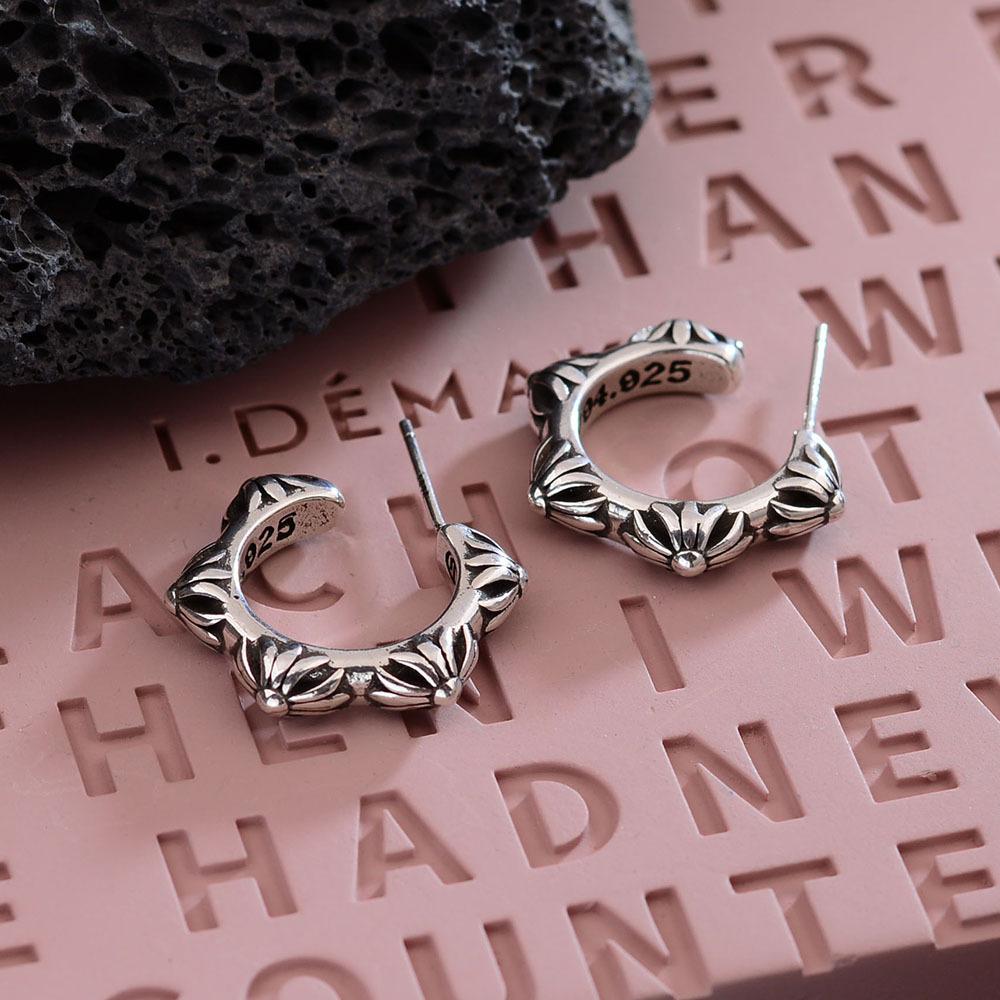 Punk Style Personalized Crown Cross Earrings Women'S Versatile Niche Design Sense Simple Light Luxury Earrings