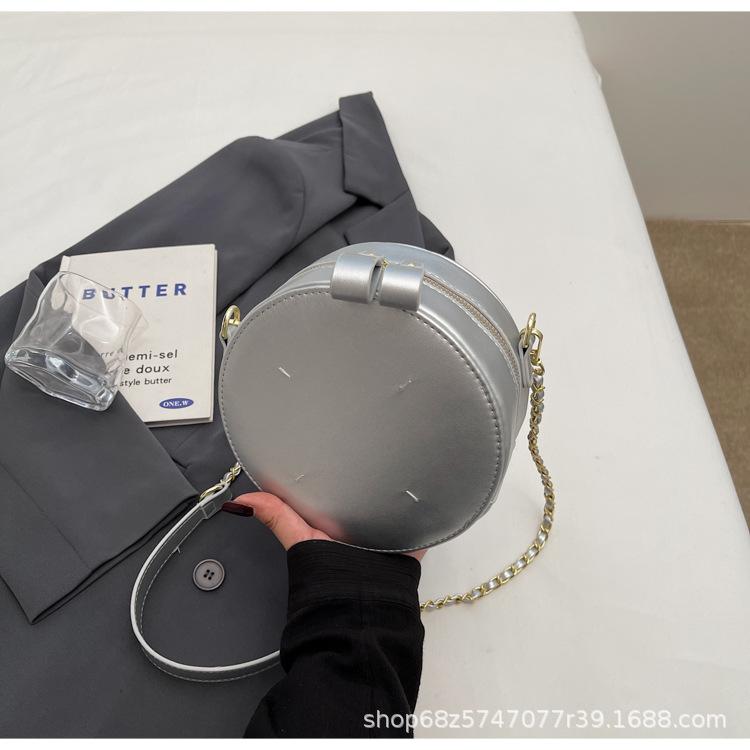 

Сумка женская новая нишевая изысканная сумка-мессенджер в виде круглого торта 2025 ранняя весна темпераментная универсальная сумка-коробка модная сумка на плечо серебряный