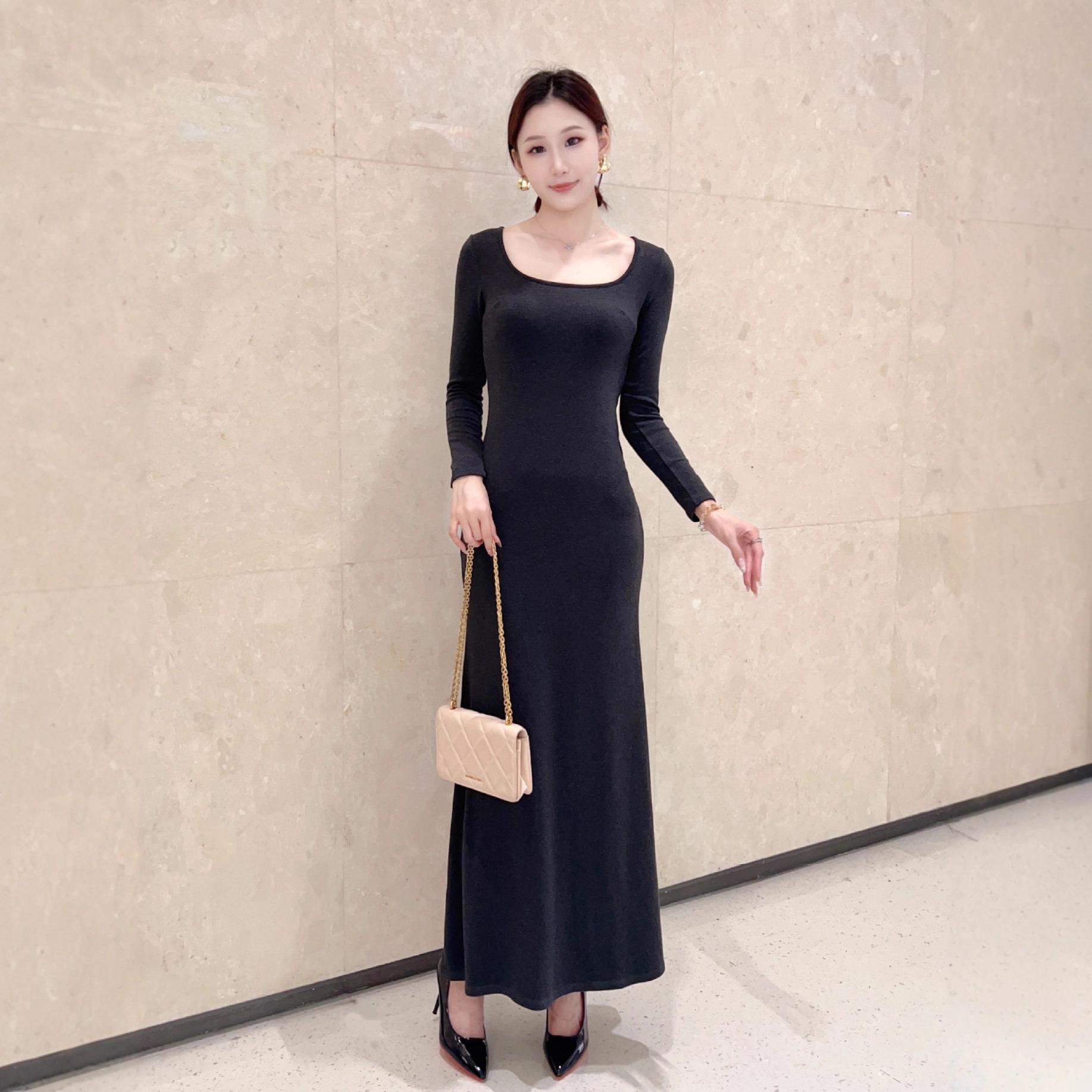 

Heat-Generating Elegant Square Neck A-Line Dress with Fitted Sleeves Small