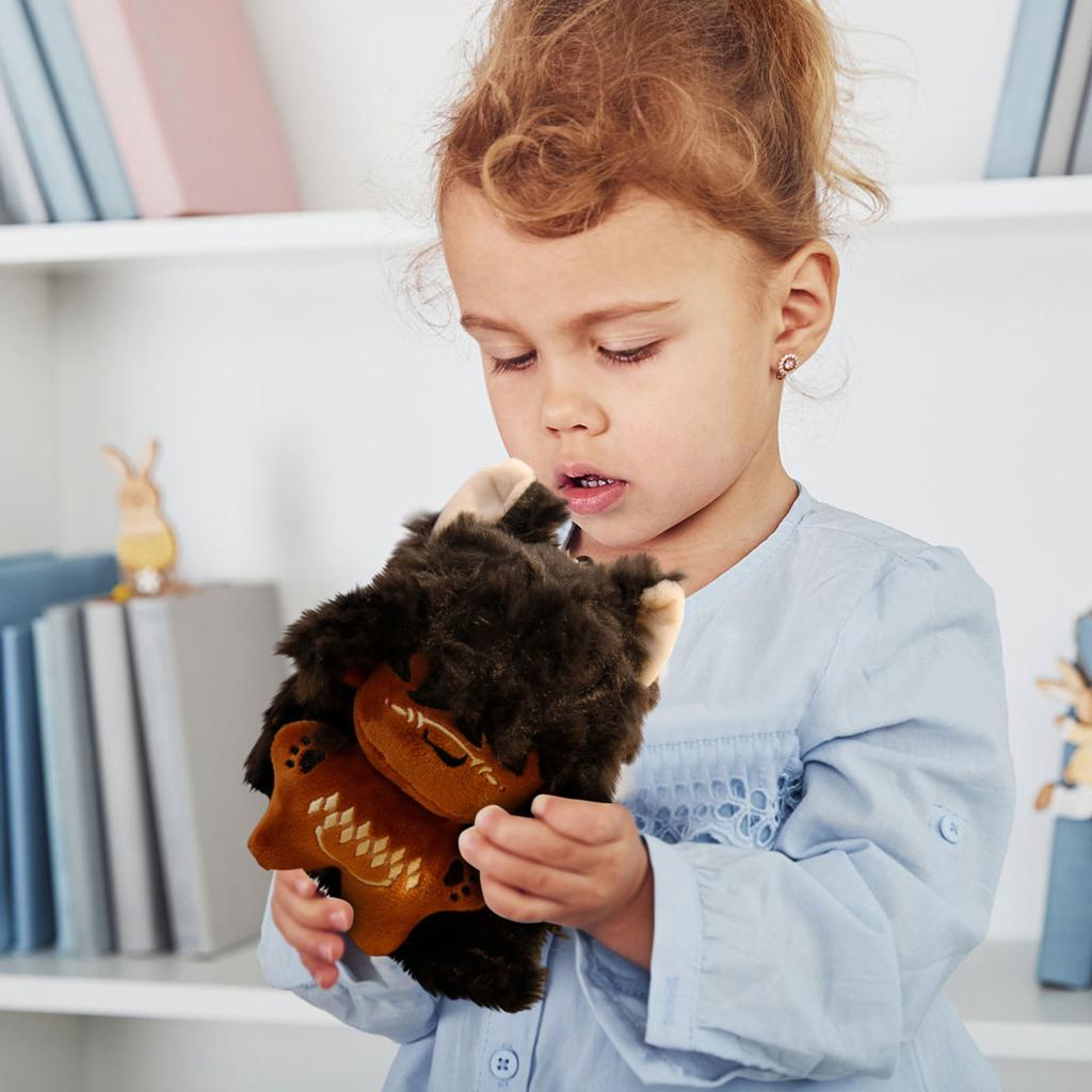 Plysjleker er søte og egnet for å gi som gaver. De er laget av trygge materialer for både gutter og jenter