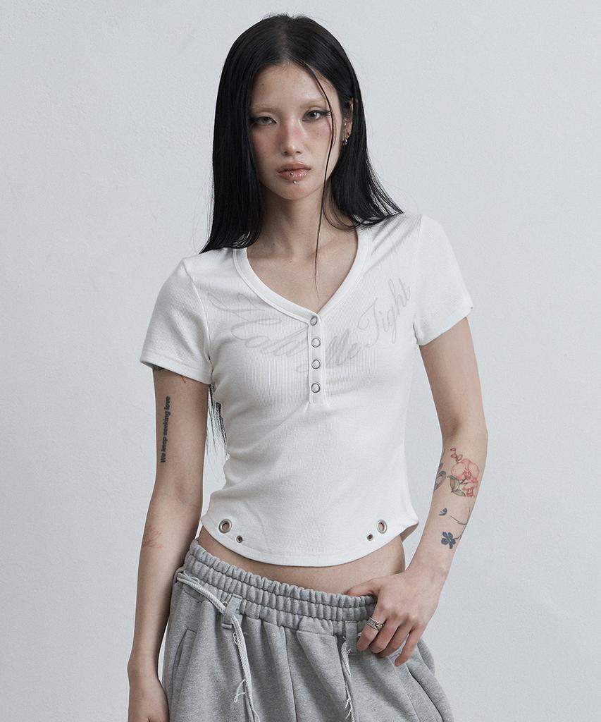 Aejeuyua Henry V-Neck Hold T-Shirt White
