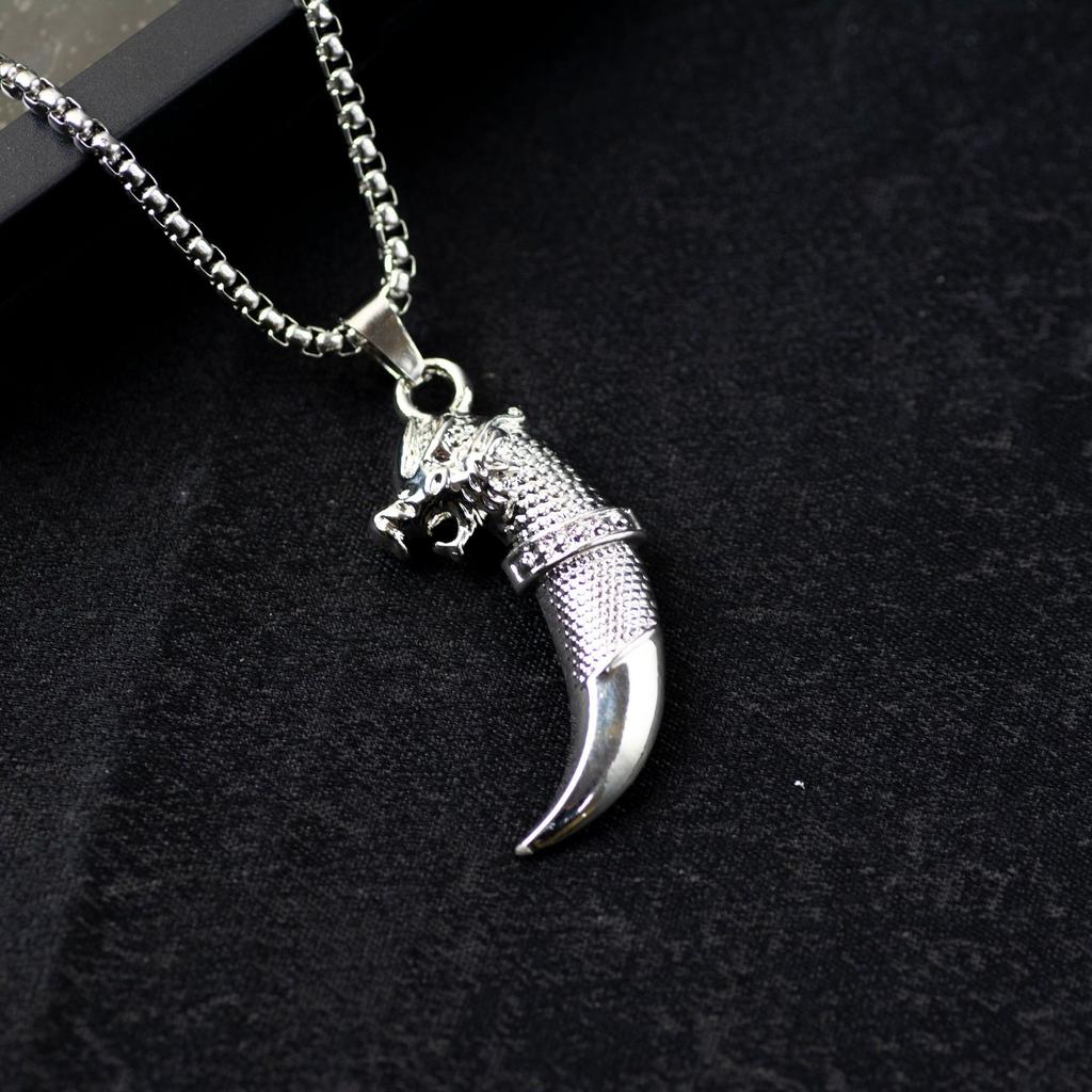Hip Hop Vintage Wolf Head Metal Sweater Chain Men'S Domineering Wolf Fang Alloy Pendant Titanium Steel Necklace