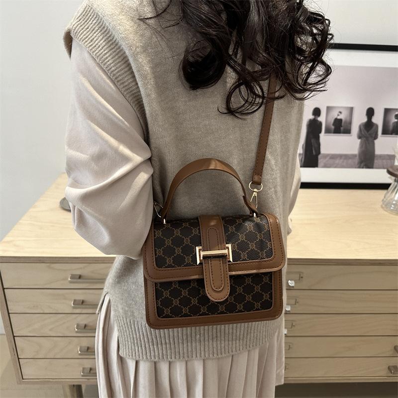2025 New Fashion Simple High Value Shoulder Bag Retro Trend Personalized Printing Portable Commuter Small Square Bag