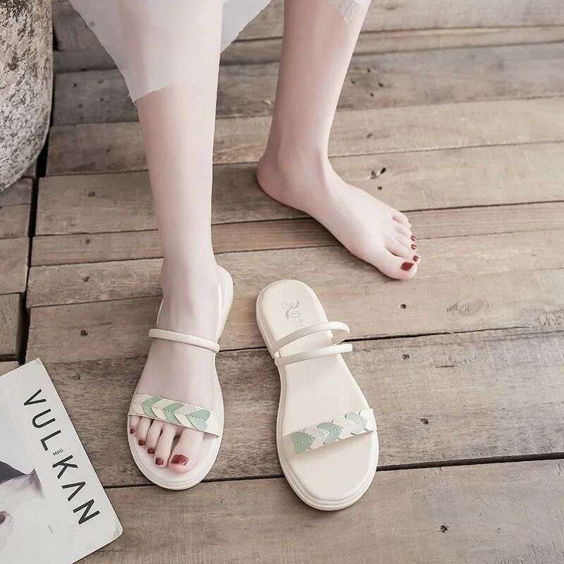 Sandals Women's 2025 New Female Summer Student Flat-bottomed Versatile Two Wear Cool Slippers Small Fresh Beach Shoes