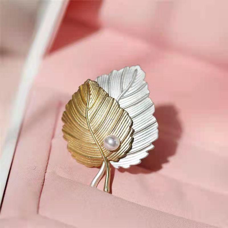Two-color Gold Leaf High-end Women's Accessories Trendy Holiday Gift Brooch