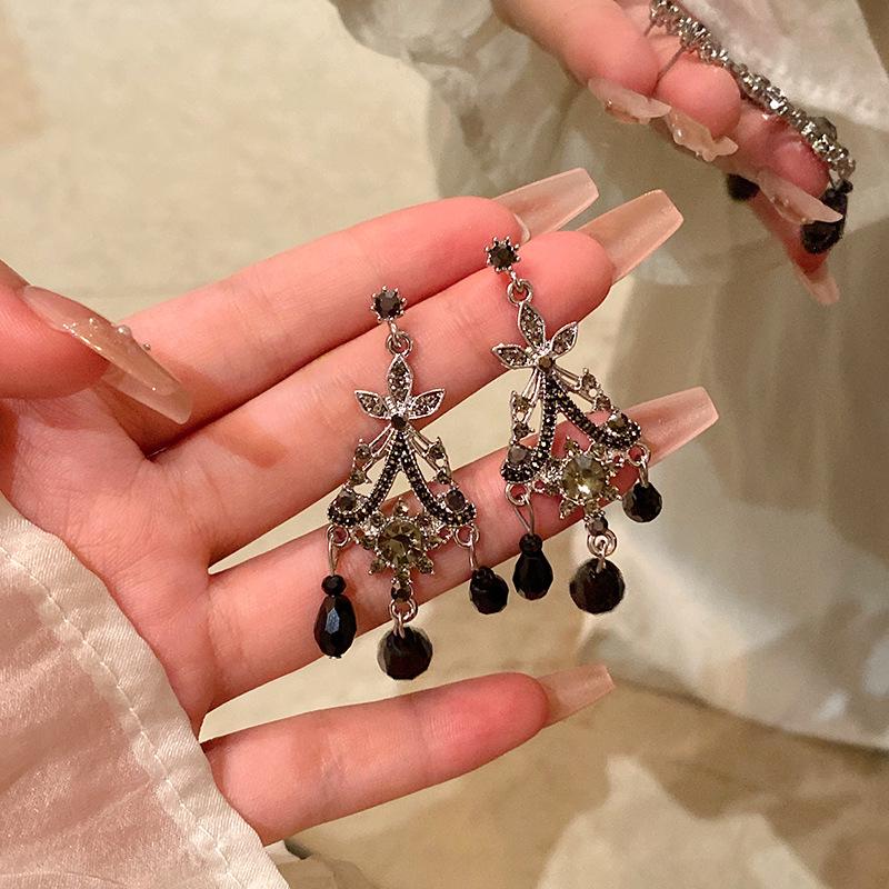 

French Vintage Crystal Tassel Stud Earrings for Women - Elegant, Versatile Design