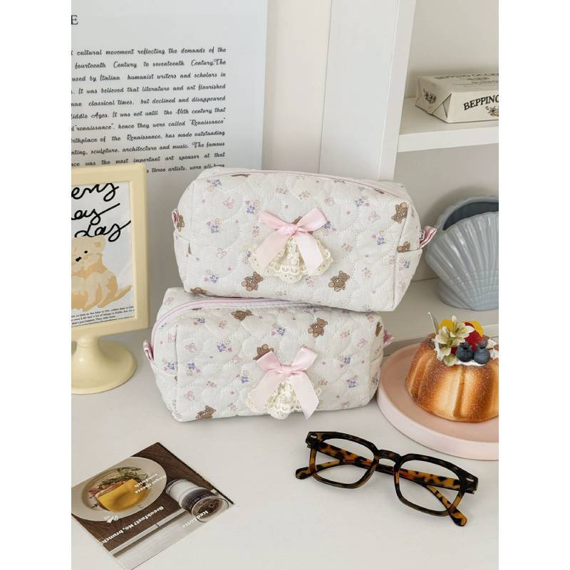 Bear Sweetheart Quilted Storage Bag With Zipper For Students And Daily Use