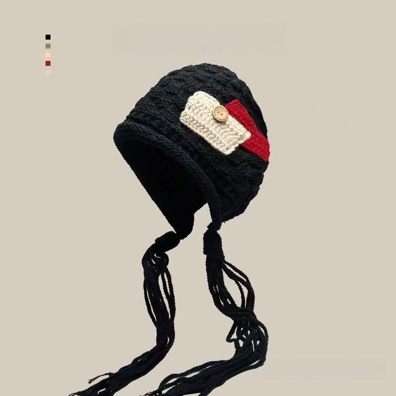 

Handcrafted Knit Hat For Women With Tassel Details And Buttons For Winter Warmth чорний