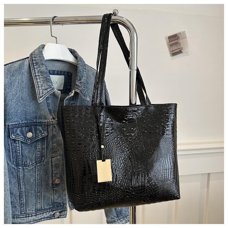 Bolso de Mano Grande de PU con Patrón de Cocodrilo de un Solo Hombro - Tote de Moda para Mujeres Europeas y Americanas