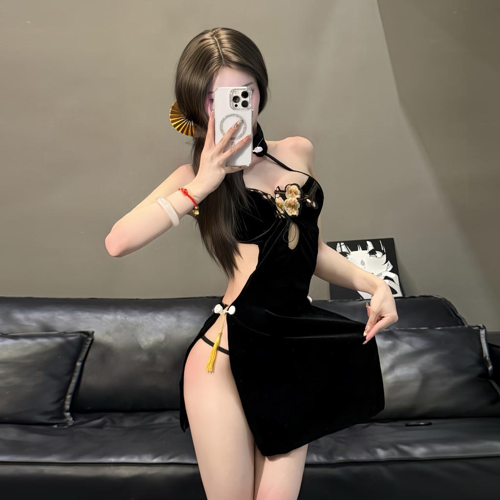 Sexy Underwear Plum Blossom Embroidery High Slit Cheongsam Sexy Naked Back Large Size Classical Velvet Fast-tapping Women