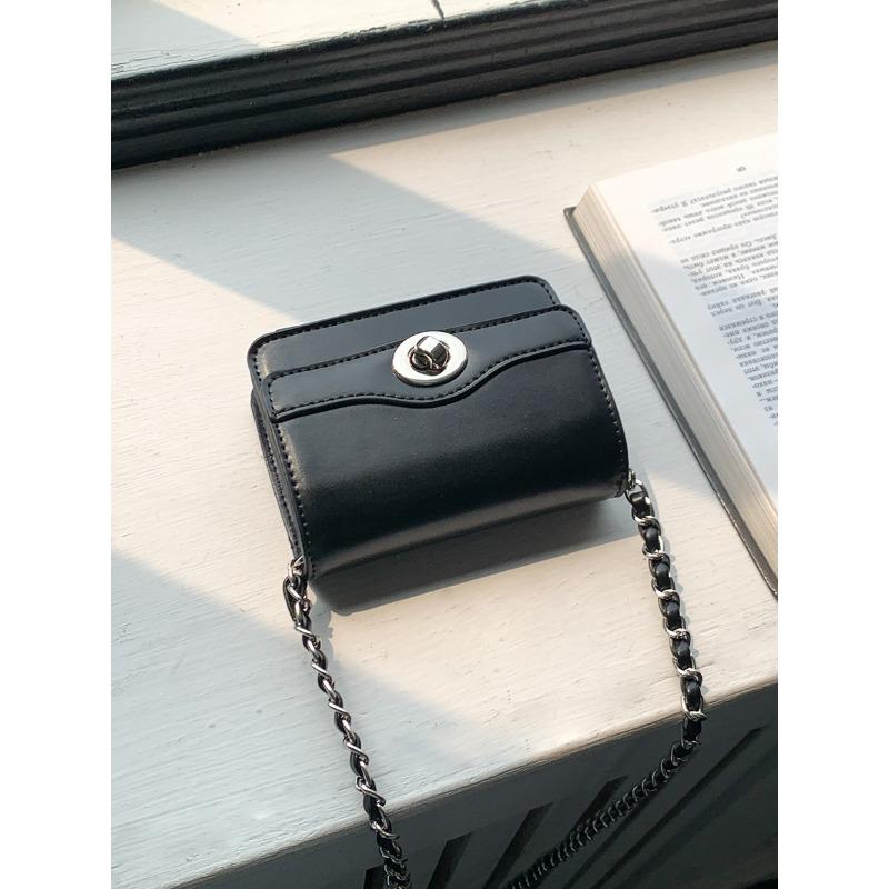 New clamshell small square bag women's fashion cute mini lipstick chain bag niche design messenger bag bag