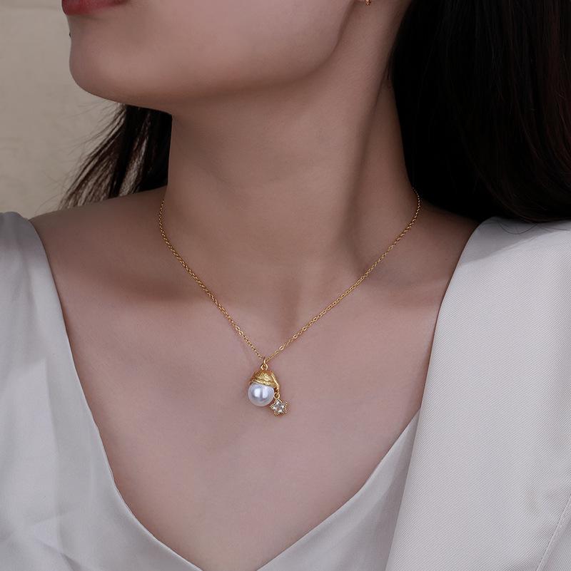 Xiaohongshu Style Santa Hat Pendant Necklace with Star and Pearl