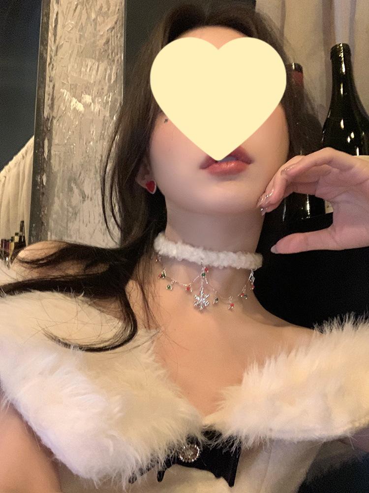 Collier Double Couche Flocon de Neige 2024: Chaîne Choker en Peluche pour Femme - Accessoire d'Hiver Parfait