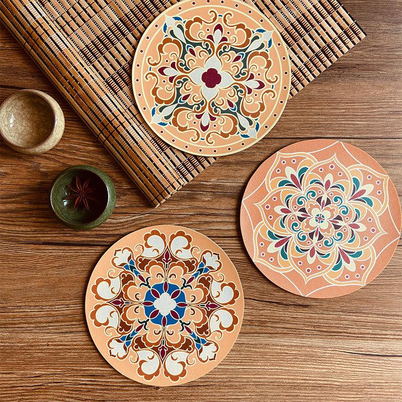 Stechapfel-Blumenmuster PU Platzset 4er-Set, Rutschfeste hitzeisolierte Tischsets für Esstisch, Leicht zu reinigen