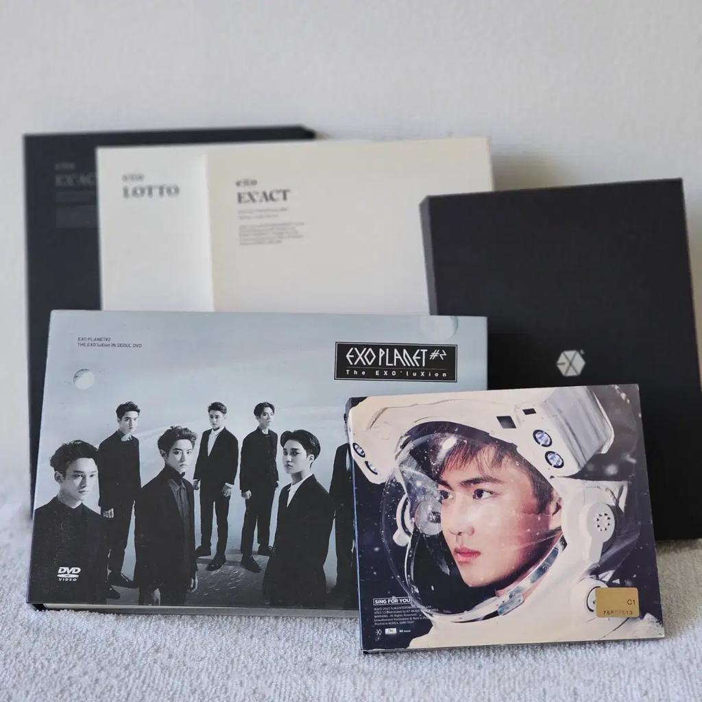 EXO Album + Konsert-DVD & Merchandise-paketrea Begagnad