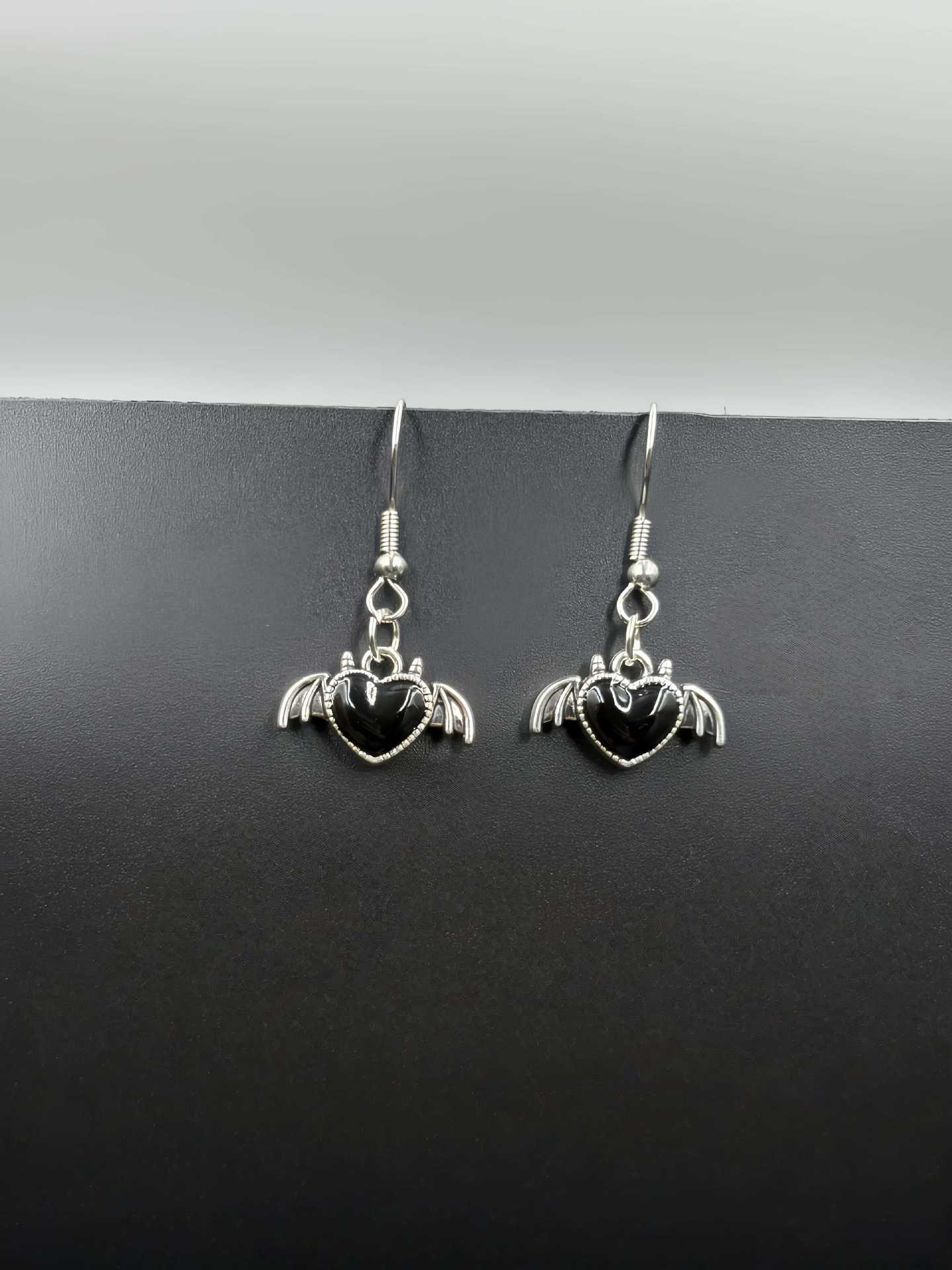 

Original Korean Y2K Spicy Heart Wings Pendant Earrings - Trendy European/American Couple Dangle Earrings