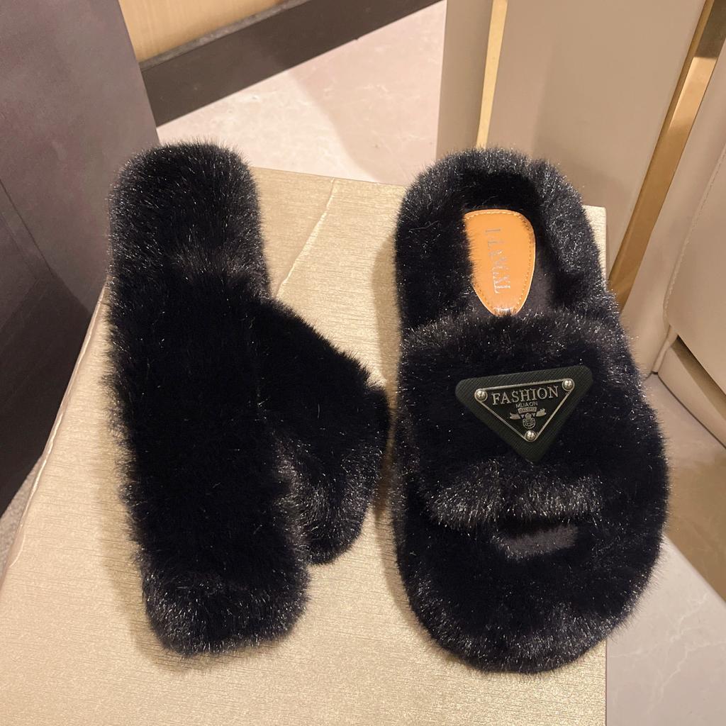 Mao Mao slippers women wear thick soles to increase the height of autumn and winter cotton towing home light luxury inverted triangle explosion plush
