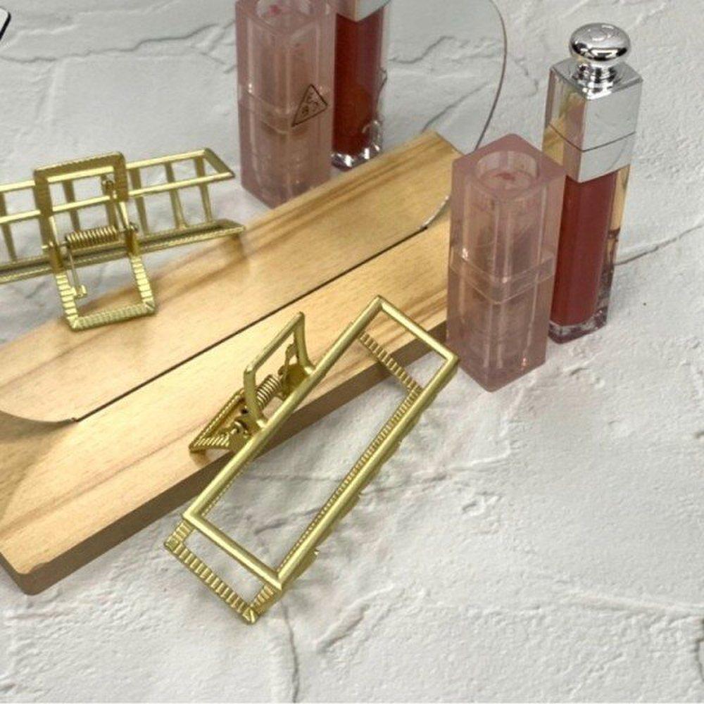 

Mno Updo Matte Gold Square Metal Hair Clip