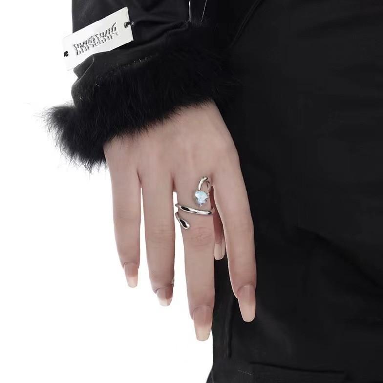 Modern And Elegant Heart Shaped Copper Ring With Zirconia For Chic Women In Spring 2023