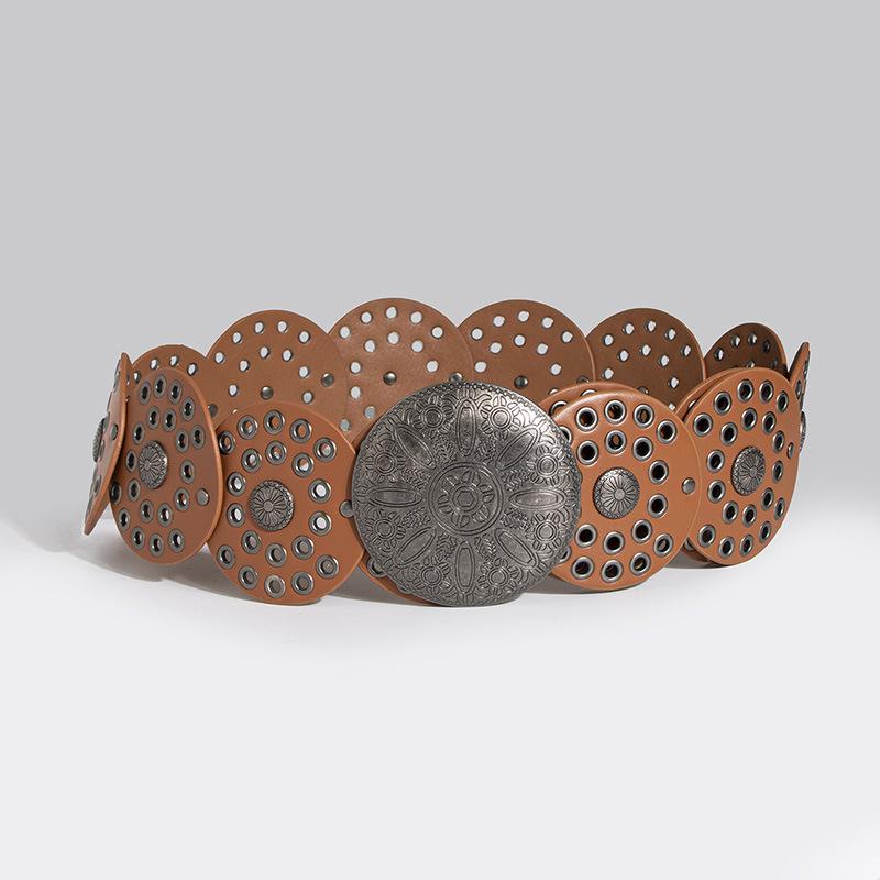 A New Retro Round Rivet Accessory, A Stylish Punk and Hot Girl with A Unique Heavy Industry Wide Women's Belt