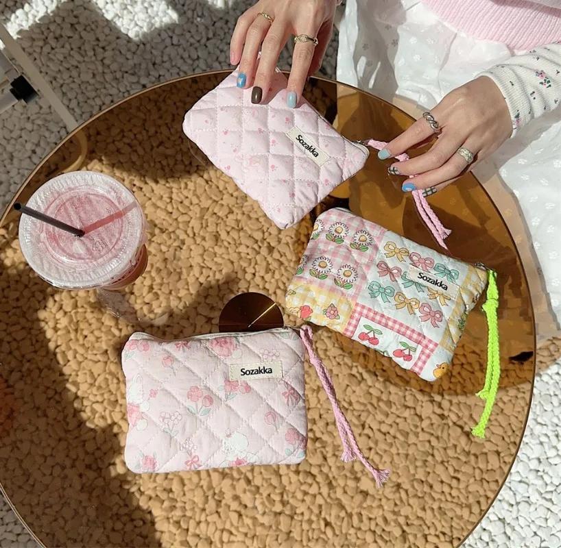 Fashion  Sanitary Napkin Storage Bags Small Cosmetic Bags Flower Pattern Zipper Coin Purses Lady Girls MakeUp Bag Key Money Bags