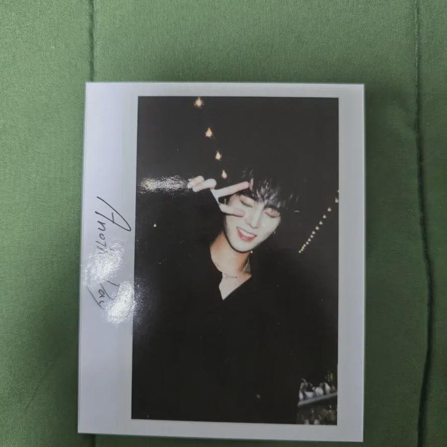 

Day6 Sunrise Young Hyun Polaroid