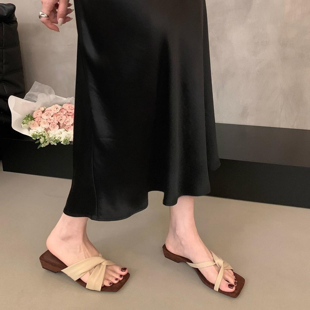 French niche design thick heel cool slippers women's outer wear 2025 summer new square head open toe middle heel sandals