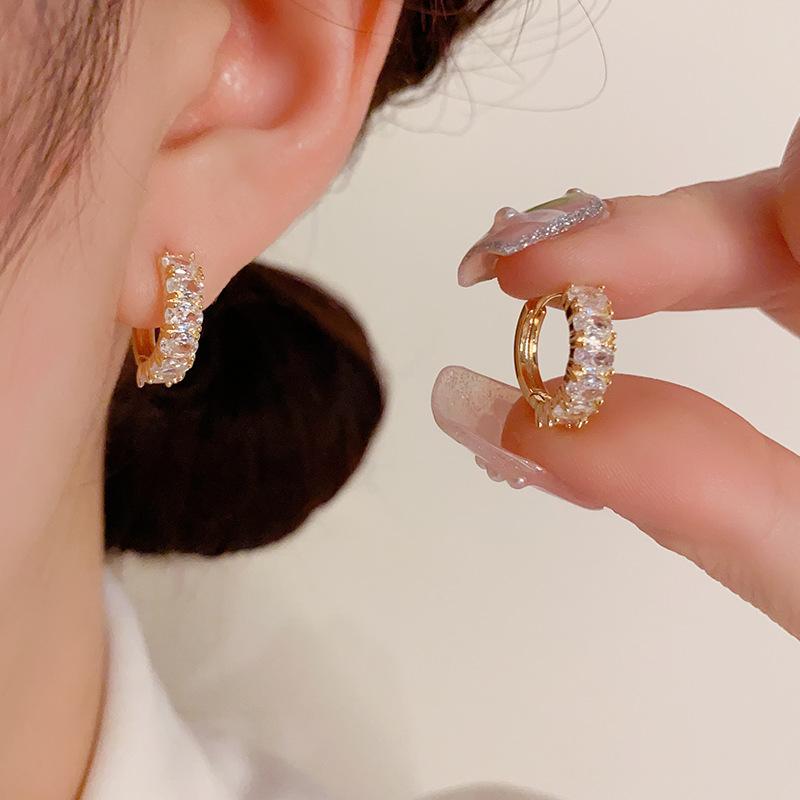 Fashionable Versatile Niche Super Sparkling Earrings 1 pair