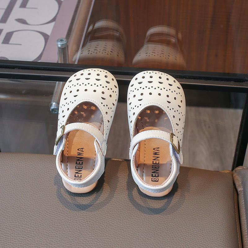 

Kids Beach Sandals Summer New Cut-outs Girls Outdoor Flat Shoes Solid Color Lightweight Children School Causal Sandals 24