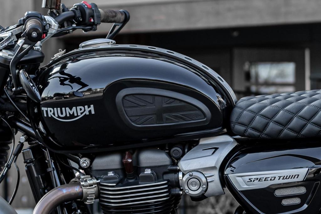 Motone Universal Tank Pad (MTE080) for Street Twin, Thruxton R/RS, Bobber, and Speedmaster, Union Jack