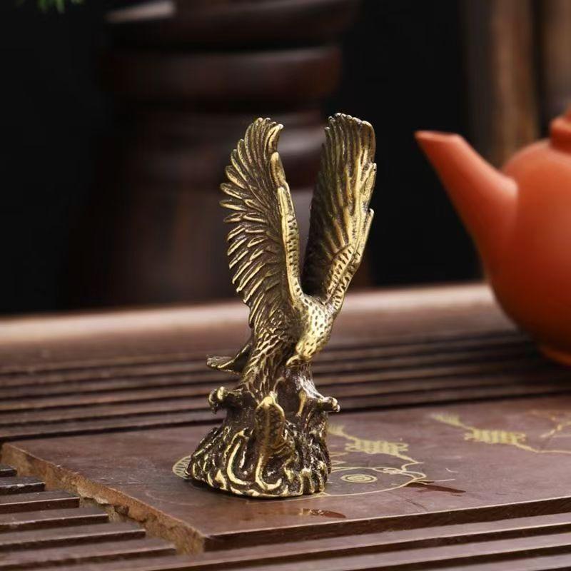 Brass Eagle Statue Vintage Simulated Animal Statue Home Office Desk Decor Ornament Antique Handicrafts Gift Animal Decoration