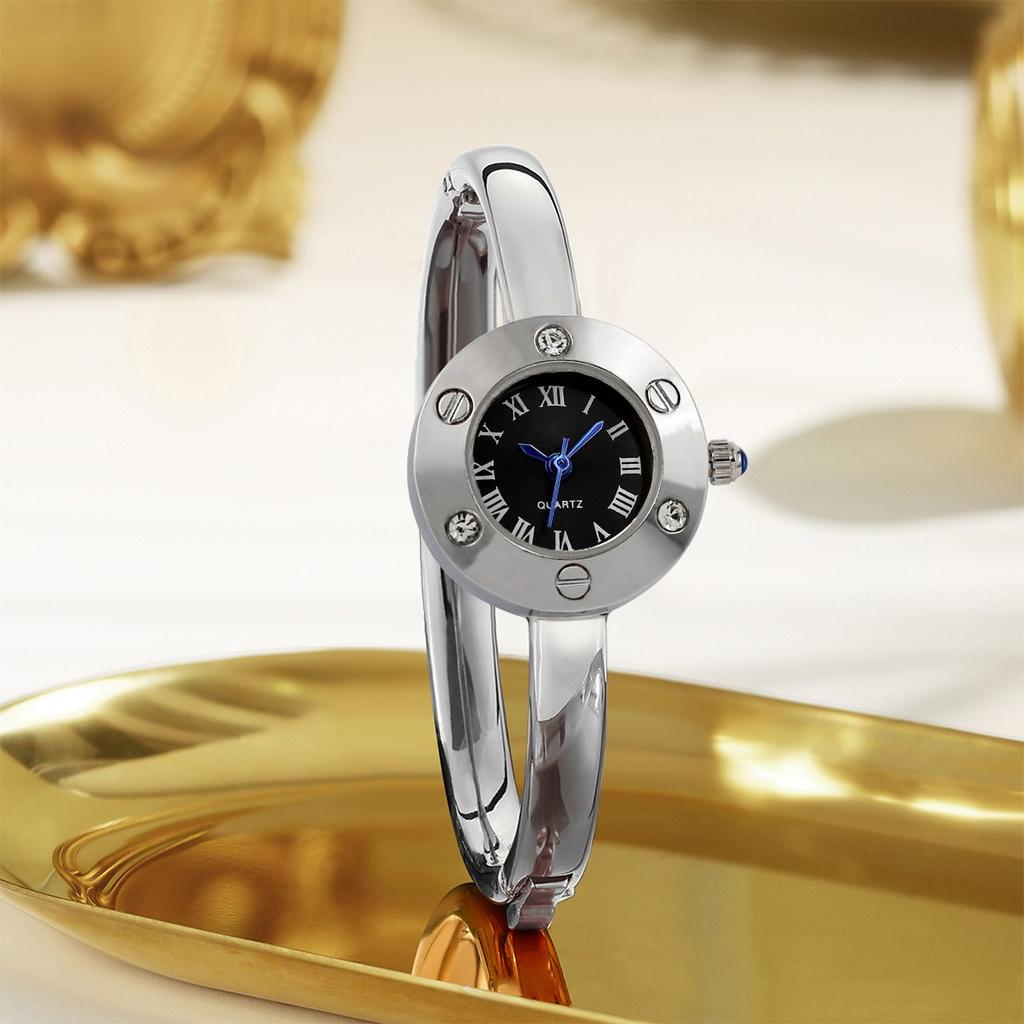 Vintage Round Wristwatch for Women Bracelet Style Quartz Watch