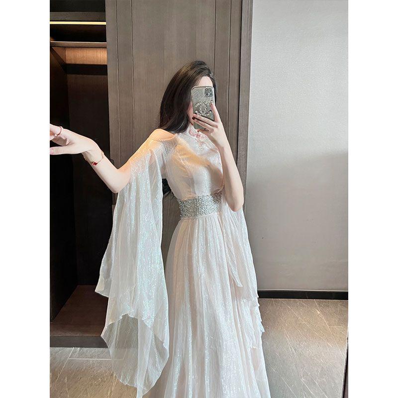 Abito Qipao di Designer a Spalle Scoperte con Maniche Ampie e Gonna Svolazzante da Fiaba