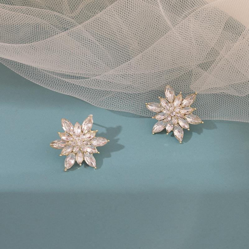 Premium Temperament Elegant Long Design French Stud Earrings