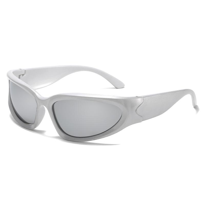 Unisex Retro-Futuristic Influencer Sunglasses: Trendsetting Street Style for Millennials