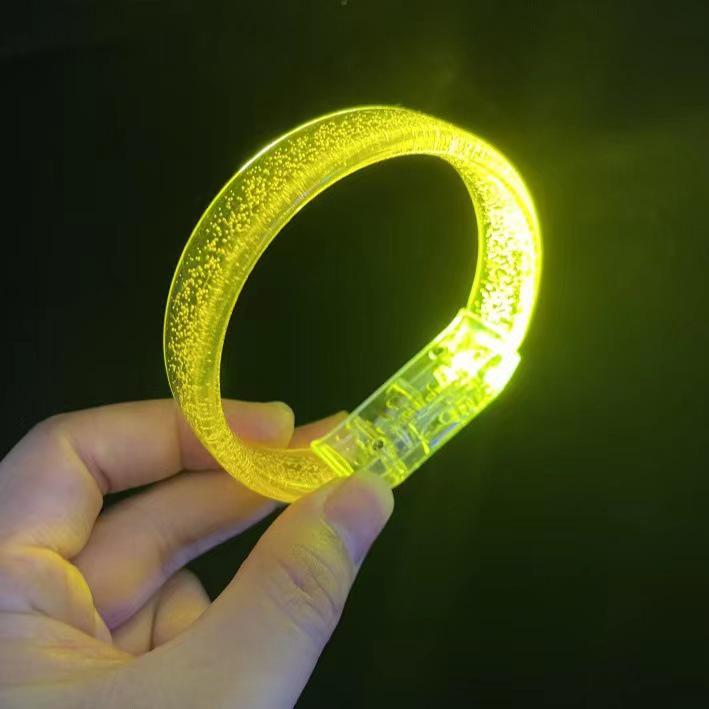 

Светящийся мигающий широкий браслет - Популярная игрушка с ночного рынка