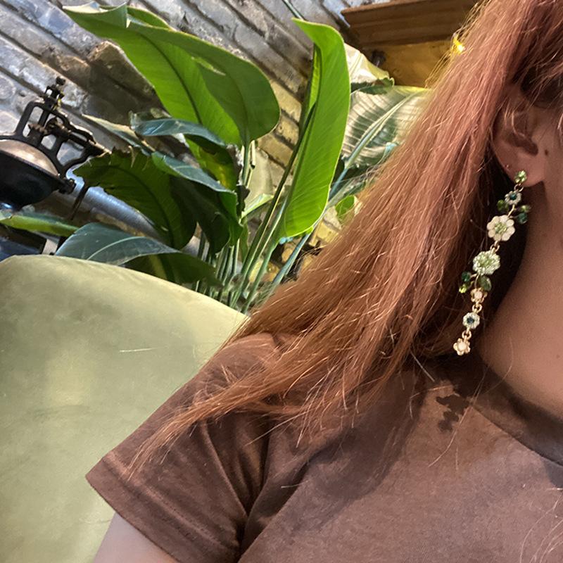 Diamond-encrusted flower fringed earrings retro light luxury high-end earrings fashion temperament versatile earrings women