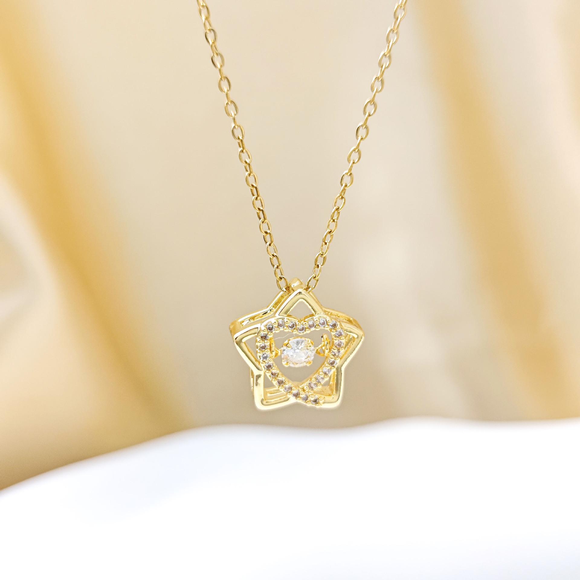 

Luxury Star Pendant Necklace: Elegant Clavicle Chain for Girlfriends