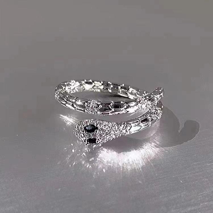 

Light luxury spirit snake ring, snake-shaped female niche design, senior couple pair ring, fashion personality index finger ring