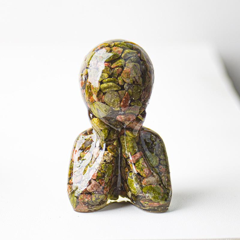Resin Art Figurine With Natural Quartz Stone For Tabletop Office Decoration