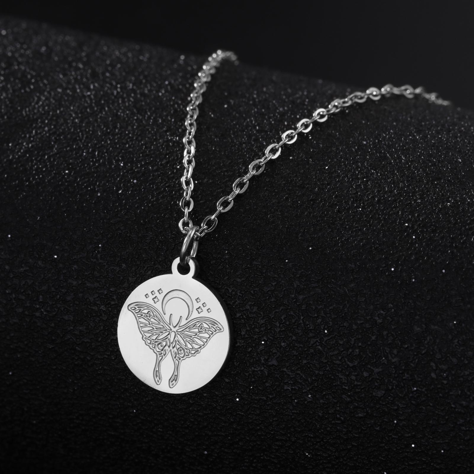 

A sky moon moth disc pendant necklace for women stainless steel gold clavicle chain moon moth animal jewelry gift 45-50cm