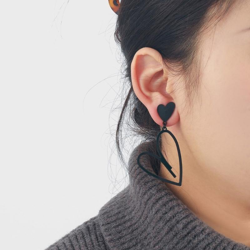Fashionable Black Heart Dangle Earrings Retro Style Jewelry Ear Accessories Jewelry for Music Festivals and Party Looks