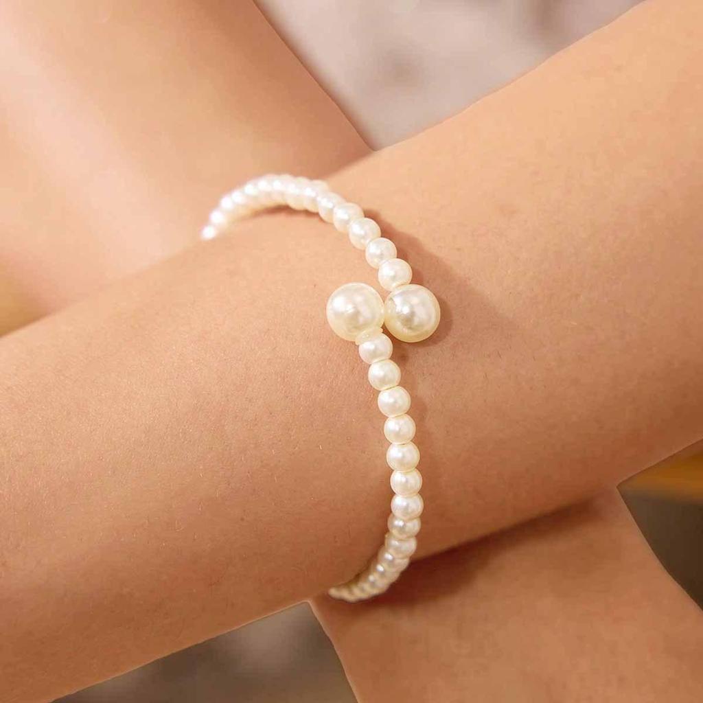 Adjustable French Retro Pearl Bracelet for Women - Elegant, High-End, and Versatile Design