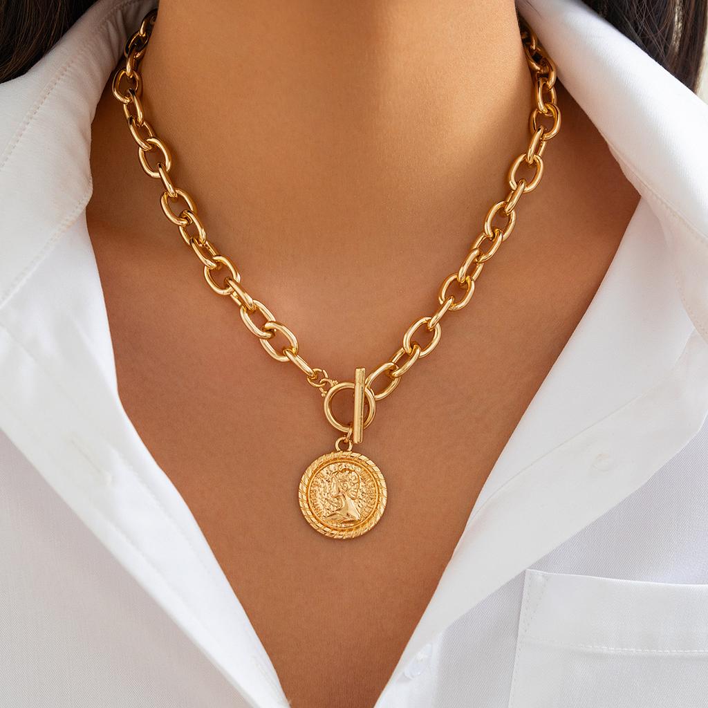 ins portrait tag OT buckle chain collarbone chain, hip hop fashion alloy sequin pendant necklace