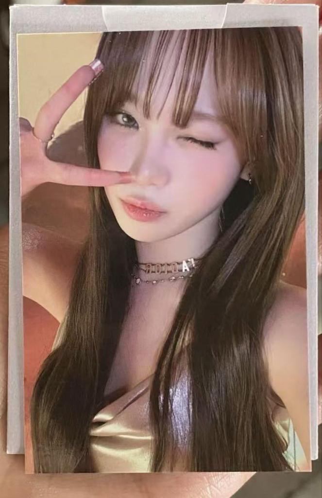 [USED] Lu Seraphim Chaewon HOT Sanok Pre-recorded Limited Trading Card