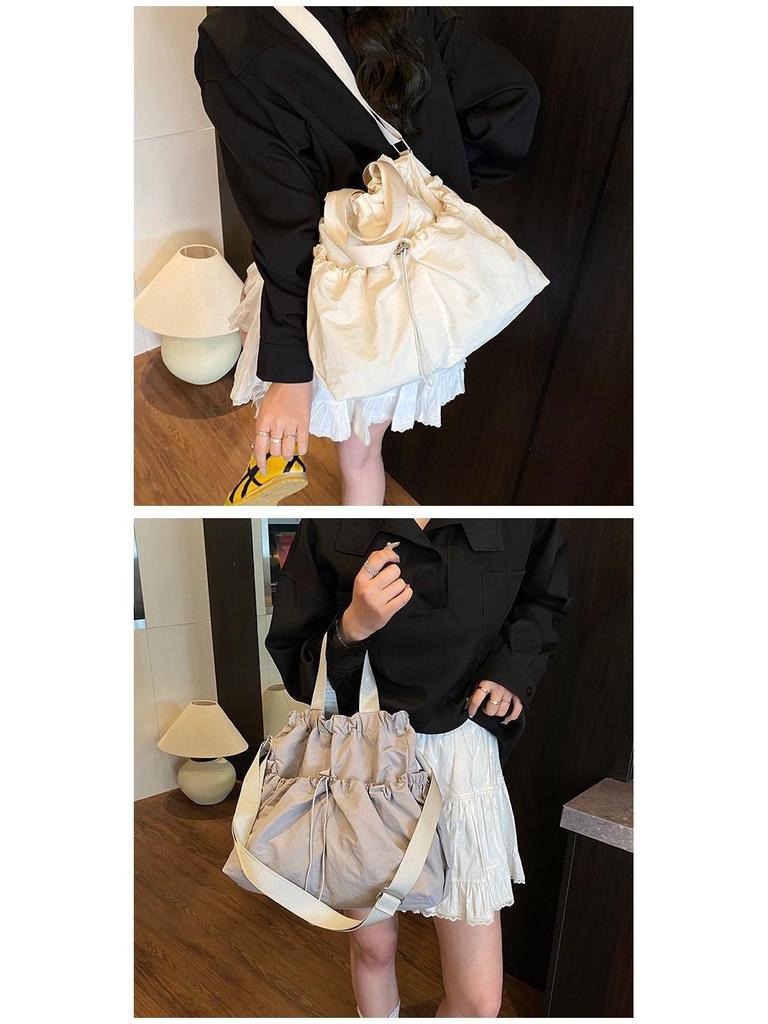 “Koreansk plisserad minimalistisk axelväska - Mångsidig & Chic” (2025)”