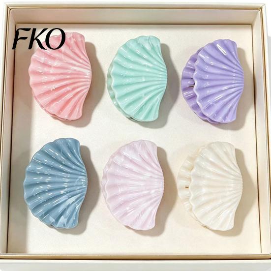 Shiny Shell Design Hair Clip Strong Grip Claw, Pearlescent Gradient Clip, Gentle Hold Lightweight Portable Accessories for Daily Wear