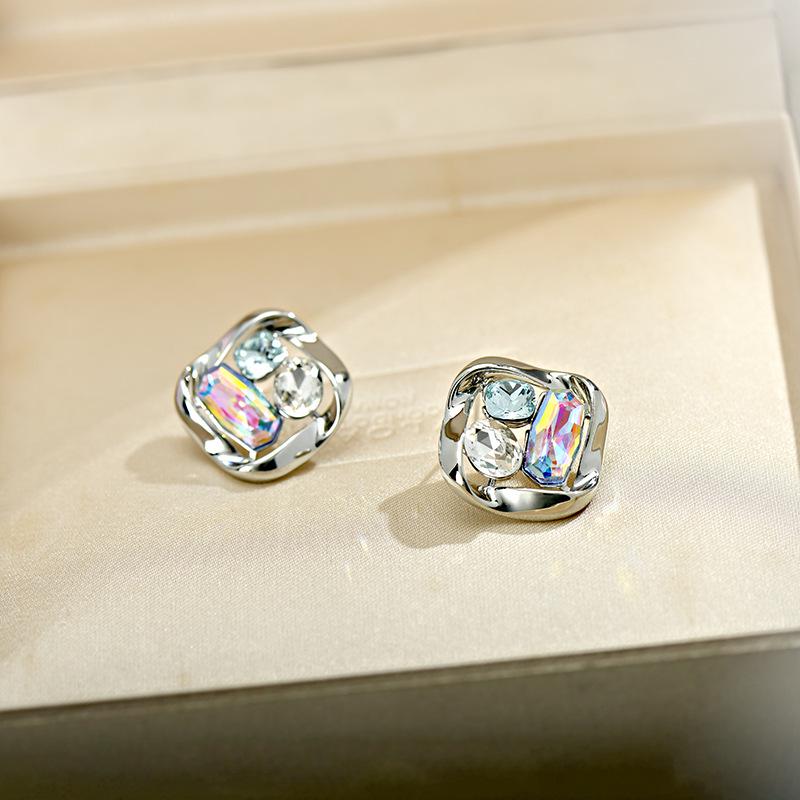 Fresh Commute Geometric Zircon Rhombus Stud Earrings for Women – Versatile and Exquisite Design